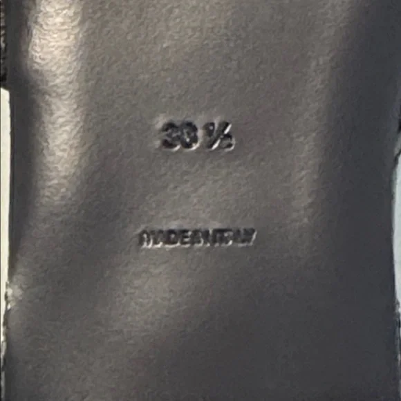 Burberry Quilted Slide Sandal. Ladies 8.5 - Picture 12 of 16